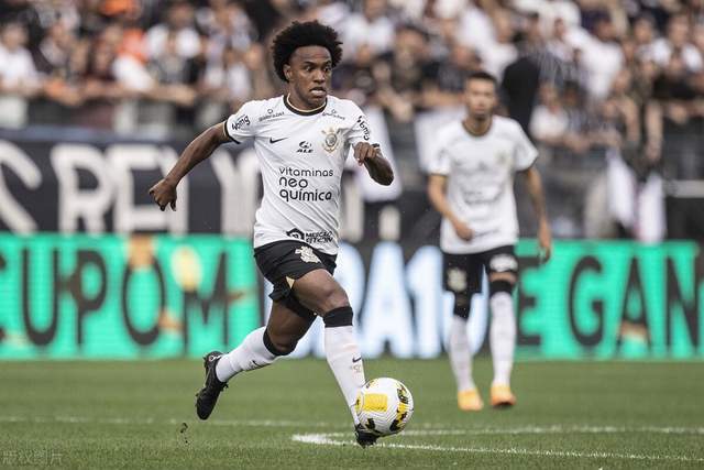 拉塞尔44分字母哥三双 湖人险胜雄鹿重回第九