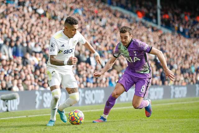 沃特斯35+7胡明轩27分广东胜上海 王哲林30+13