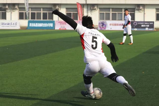 琼斯33+19+9新疆胜北控 王岚嵚28分同曦胜深圳